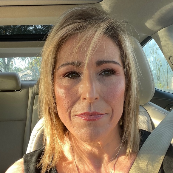 Meet your Posher, Laurie - Picture 1 of 1